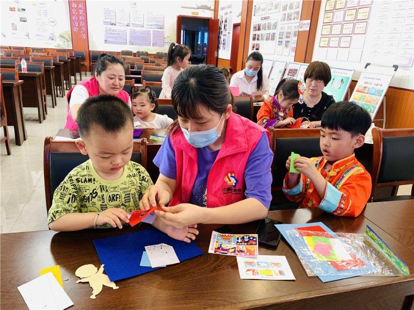 《诗行重庆》开机 邀请单霁翔探寻重庆文化